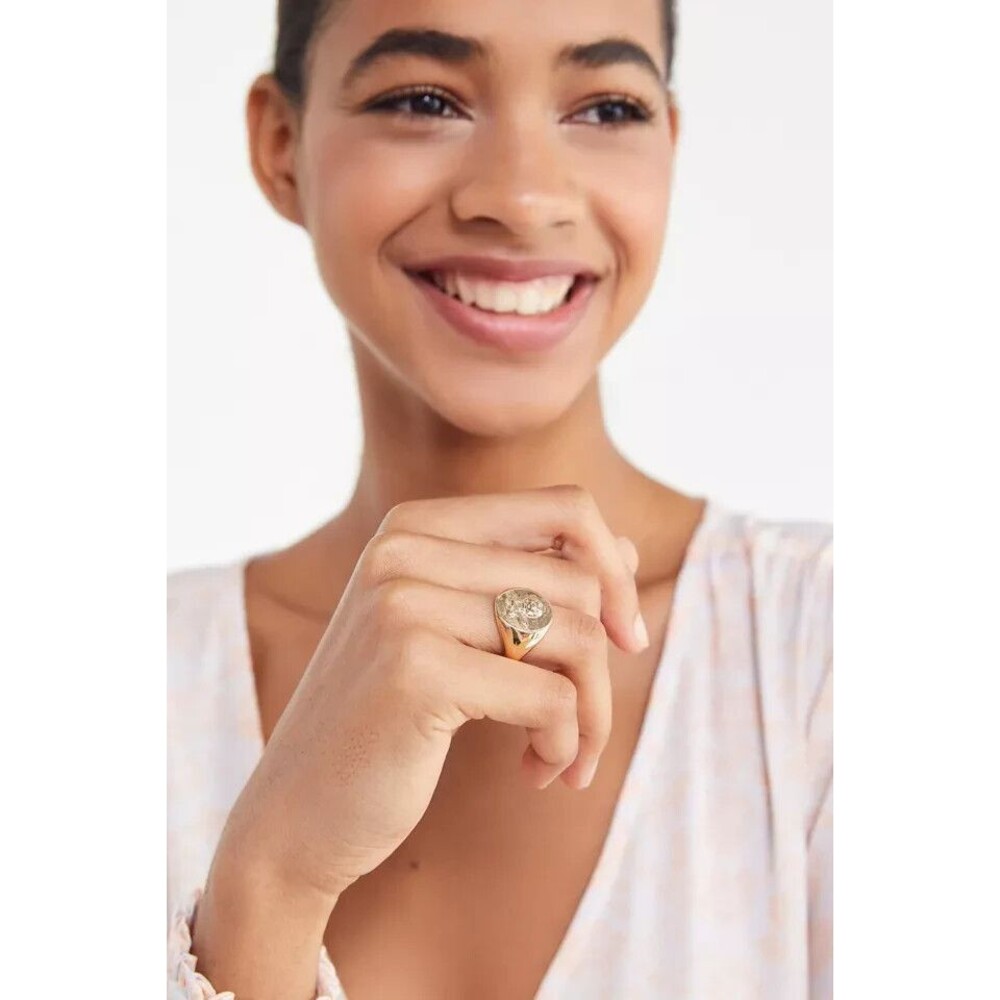 Urban Outfitters Women's Chunky Rose Signet Ring Gold Sz 6 NWT 40